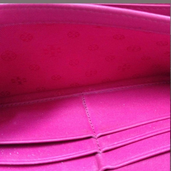 Tory Burch Fuchsia Quilted Wallet - Picture 7 of 9